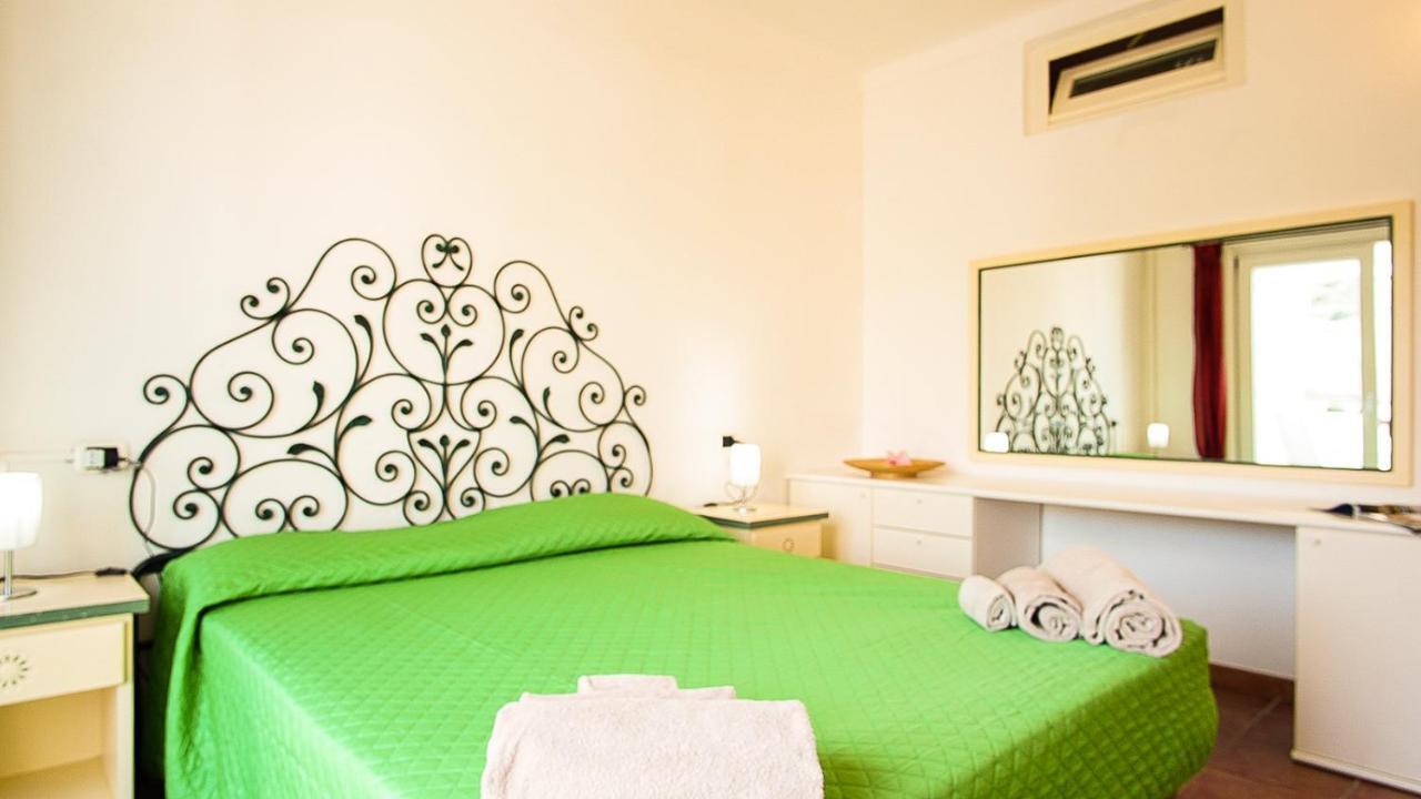Perla Del Porto Apartments Santa Teresa Gallura Exterior foto